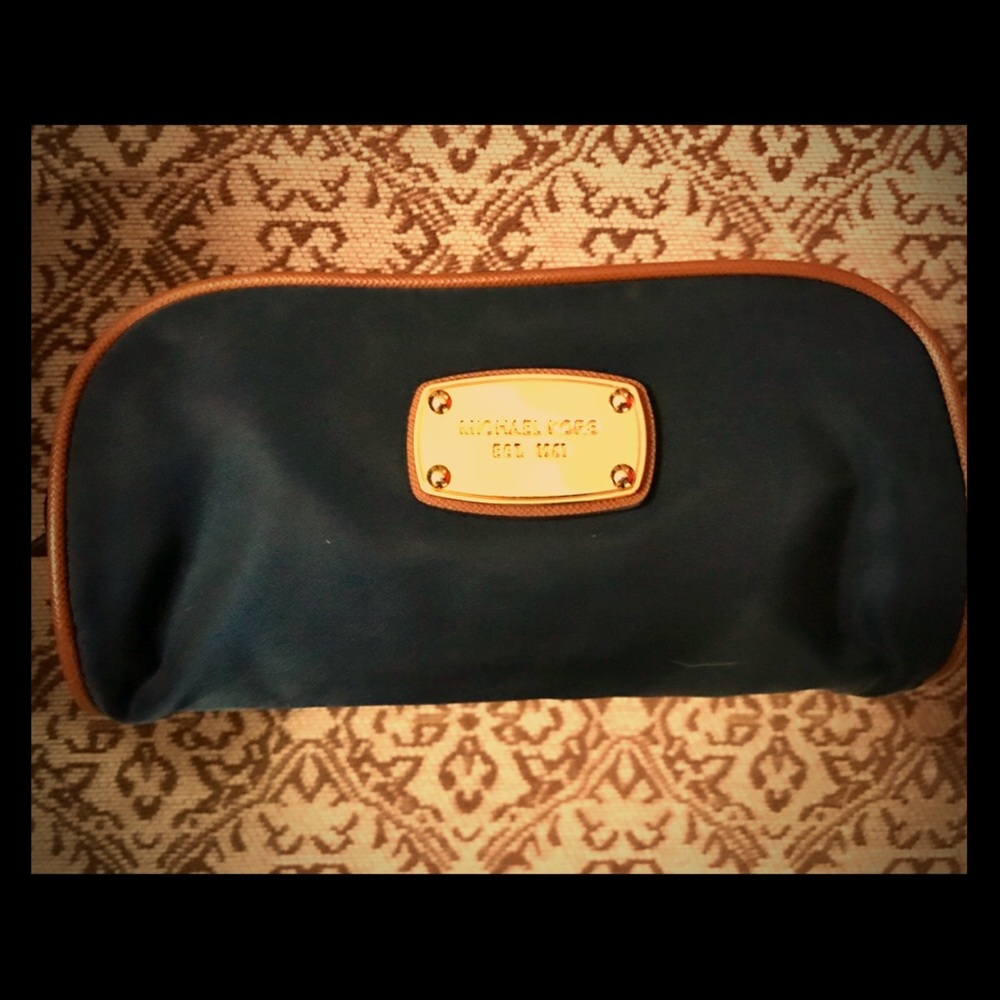 Micheal kors make up or cosmetic case